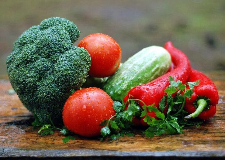 Care sunt fructele și legumele cu cele mai multe pesticide: „Fuge apa de pe ele”. Ele sunt și printre cele mai consumate
