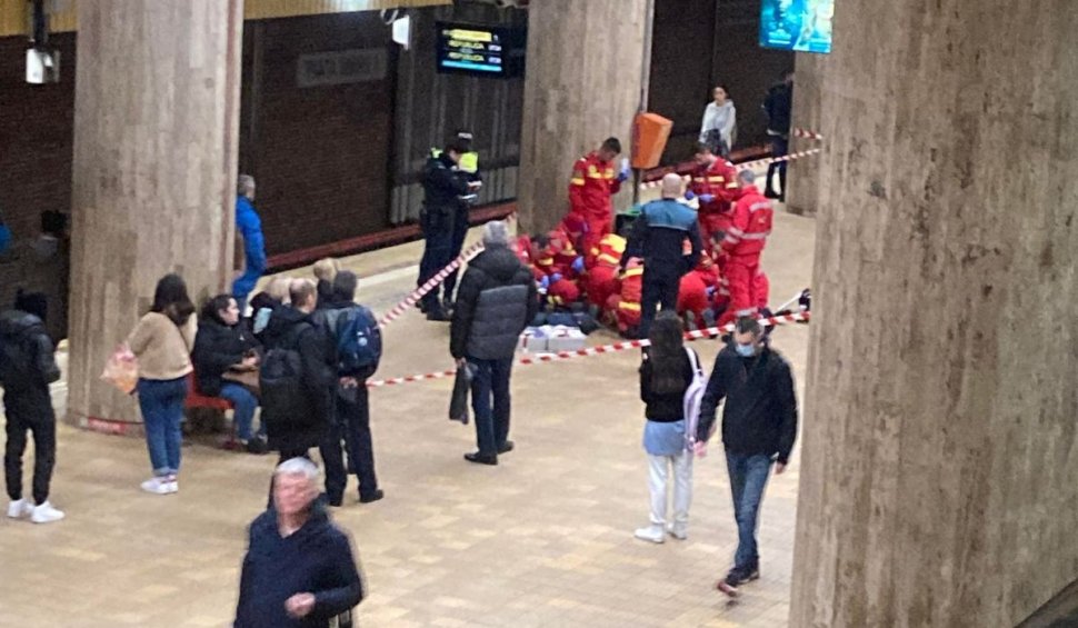 Momente de groază la stația de metrou Unirii. Un bărbat a murit chiar pe peron 26 sursa:Antena3