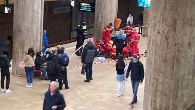 Momente de groază la stația de metrou Unirii. Un bărbat a murit chiar pe peron 25 Momente de groază la stația de metrou Unirii. Un bărbat a murit chiar pe peron