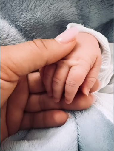 Prima poză a lui Nasrin cu fiul ei