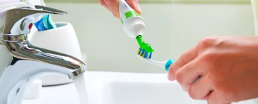 Când trebuie schimbate obiectele pe care le folosești zilnic. Cât rezistă periuța de dinți, salteaua, tocătorul sau buretele de bucătărie 26 De ce nu e bine să înmoi periuța de dinți în apă
