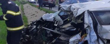 Imaginile dezastrului, în Caraș-Severin! O mașină a intrat într-un autocar care transporta români în Spania: un mort și mai mulți răniți