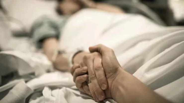 Ce văd oamenii înainte de a muri. O asistentă care îngrijește persoanele muribunde a făcut lumină în acest caz 25 Ce se întâmplă înainte de moarte