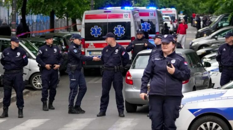 Masacru la o școală din Belgrad. Nouă copii, un gardian și un profesor au fost împușcați mortal de un băiat de doar 14 ani 25 crima