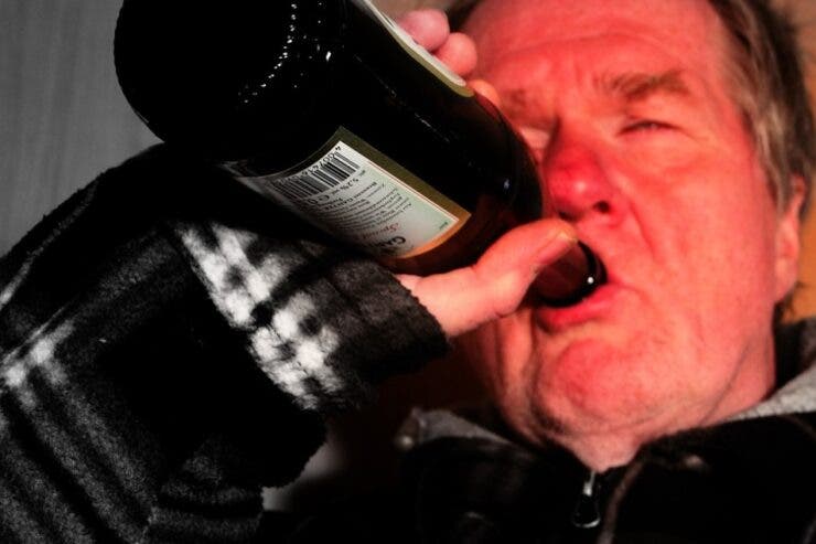 Cât alcool poți să bei zilnic ca să nu-ți afecteze ficatul și colonul