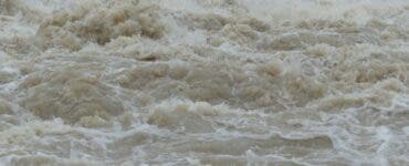 Codul roşu de inundaţii, prelungit! Ședință de urgență la Ministerul Mediului