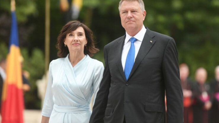 Cât câștigă pe lună Carmen Iohannis din salariul de profesor. Ce avere au strâns ea și soțul ei, președintele Klaus Iohannis
