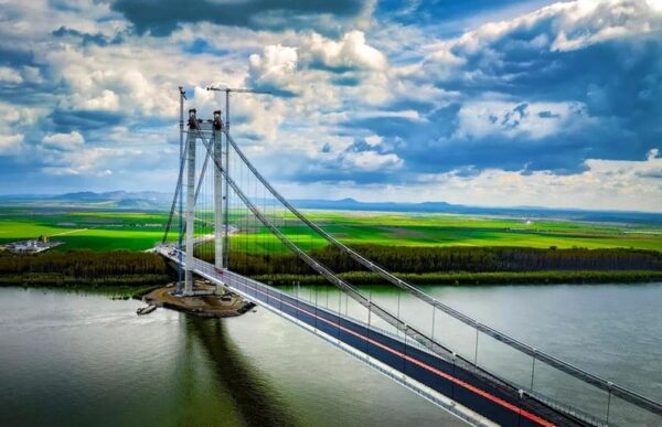 Golden Gate de România. Cel mai mare pod suspendat construit vreodată în țară a fost inaugurat. Podul peste Dunăre e și cea mai scumpă construcție de după Revoluție 26 Golden Gate de România. Cel mai mare pod suspendat construit vreodată în țară a fost inaugurat. Podul peste Dunăre e și cea mai scumpă construcție de după Revoluție