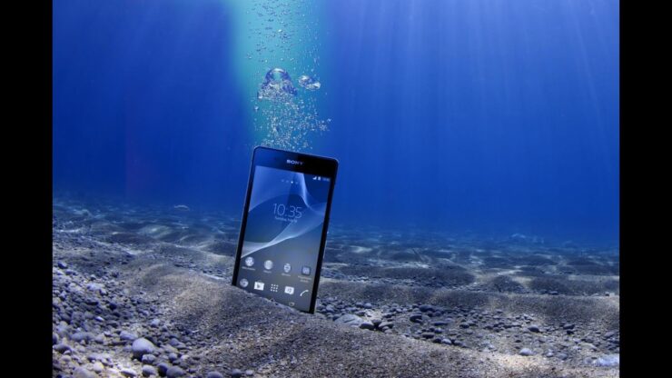 telefon gasit in mare