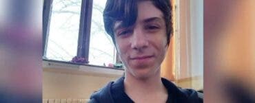 Miracolele există! Emi, tânărul înjunghiat de băiatul de 17 ani în Grădina Botanică din Craiova, a fost externat. Primise puține șanse de supraviețuire