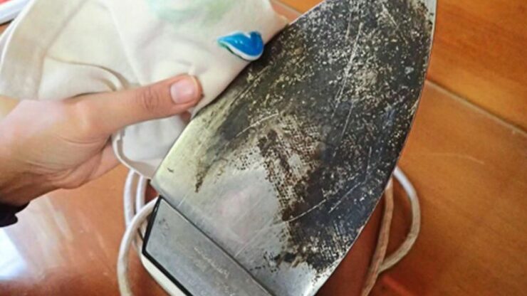 Trucul simplu care te scapă de petele maro de pe fierul de călcat. Ai nevoie de două lucruri pe care sigur le ai prin casă 25 cum sa scapi de murdarie