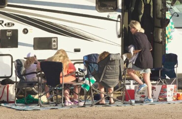 Actrița celebră care a ajuns să locuiască în rulotă: Viața din lux s-a transformat într-o realitate neașteptată. Nu o recunoşti