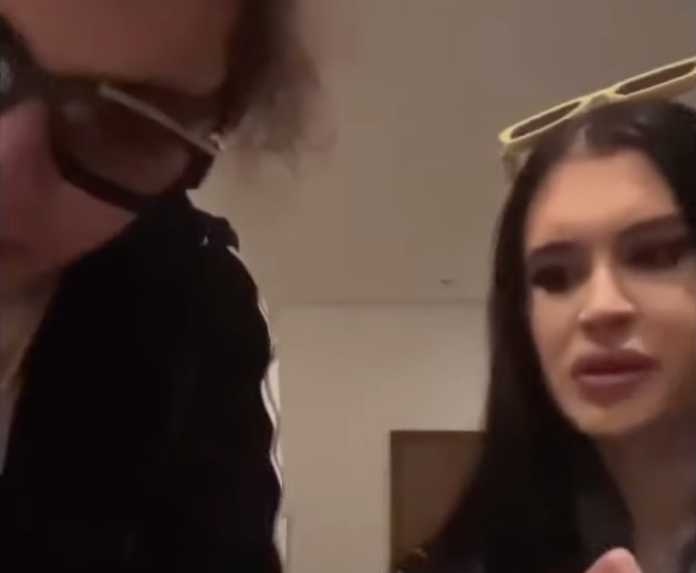 Misterul a fost rezolvat! S-a aflat cine este, de fapt, tânăra cu care se distra Vlad Pascu. Tatăl este un fost mare arbitru, iar mama consilier la primăria lui Clotilde VIDEO