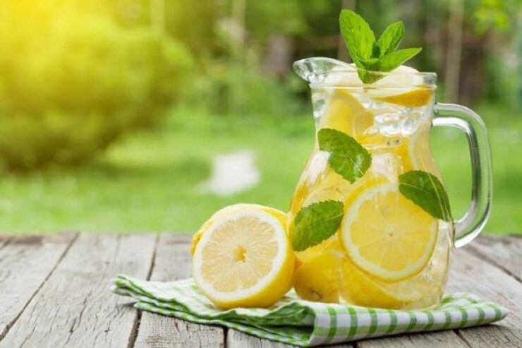Cele mai delicioase și sănătoase sucuri pe care le poți consuma vara. Le prepari simplu chiar în bucătăria ta 25 suc de lamaie