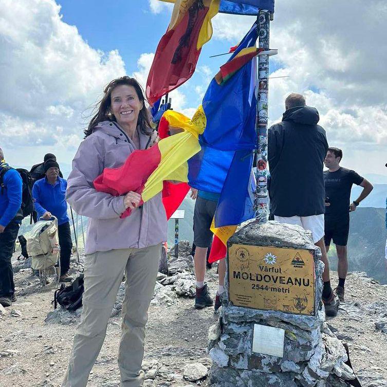 Imagine de colecție cu Carmen Iohannis. Cum a fost surprinsă Prima Doamnă a României în weekend 26 carmen iohannis pe munte