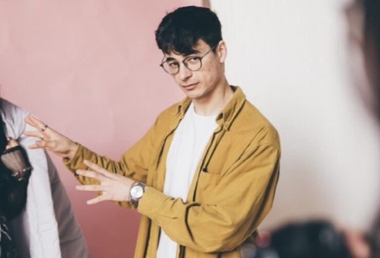 Românul din spatele lui Beyoncé! Povestea lui Cosmin, creatorul de modă care a îmbrăcat-o în mod repetat pe divă în turneul mondial 25 Românul din spatele lui Beyoncé. Povestea lui Cosmin, creatorul de modă care a îmbrăcat-o în mod pe divă în turneul ei mondial
