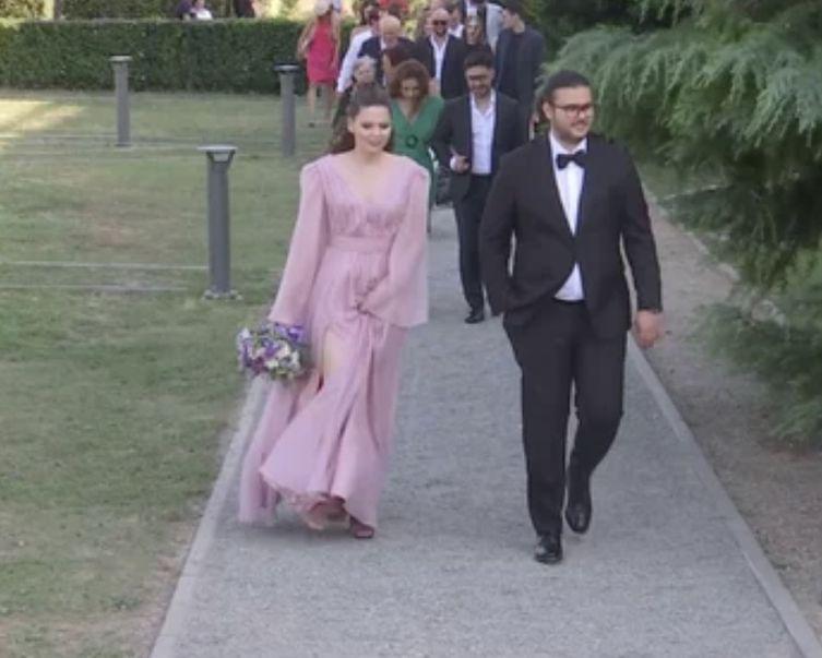 Cine este și cu ce se ocupă nora lui Marcel Ciolacu. Fiul premierului a avut parte de o cununie civilă de poveste 26 cine este nora lui marcel ciolacu