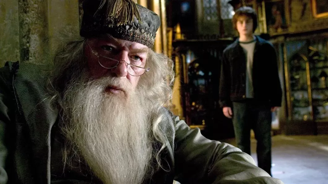 Doliu imens printre fanii filmelor Harry Potter! Actorul Michael Gambon, cunoscut pentru rolul lui Albus Dumbledore, s-a stins 26 a murit Sir Michael Gambon