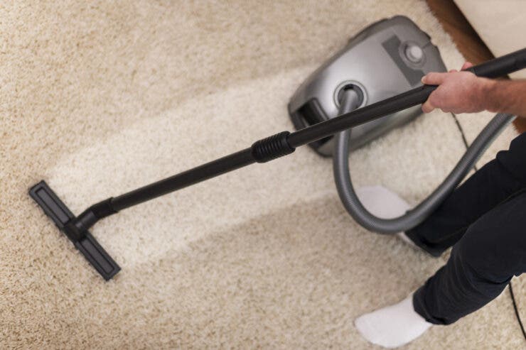 Cu ce facem cel mai bine curățenie în casă: cu aspiratorul, mătura sau robotul de curățenie? Răspunsul la care nu te așteptai