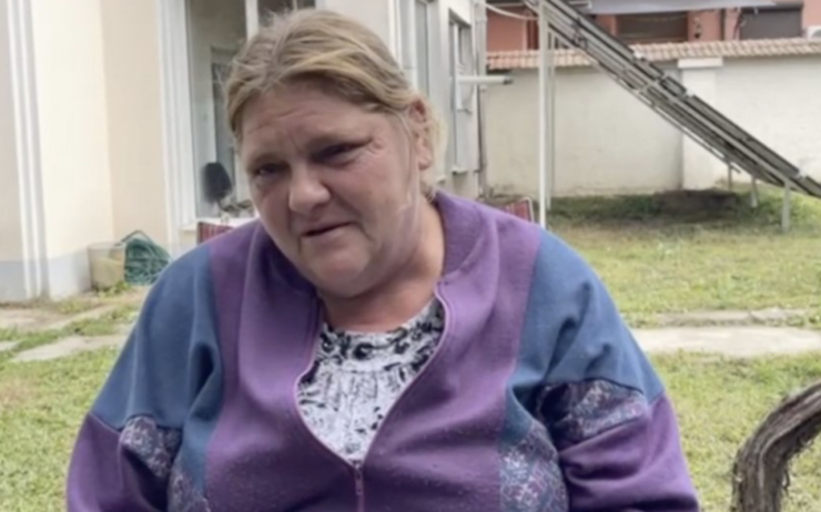 Simona, o femeie sărmană din Alba Iulia, a găsit un portofel cu bani și nu a stat pe gânduri. L-a înapoiat imediat proprietarei și a refuzat orice recompensă 25 Simona, o femeie sărmană din Alba Iulia, a găsit un portofel cu bani și nu a stat pe gânduri. L-a înapoiat imediat proprietarei și a refuzat orice recompensă