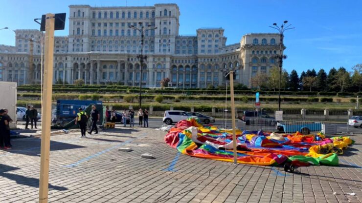 Incident terifiant în Piața Constituției. Un tobogan gonflabil a pus în pericol viața a 4 copii 25 accident copii