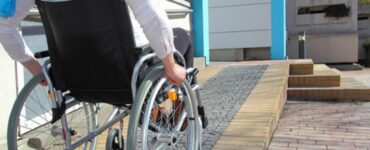 tanar cu dizabilitati