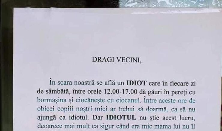Mesajul controversat pe care un bucureștean l-a lipit pe ușa scării pentru vecinul cu bormașină: ”Copiii noștri mici ar trebui să doarmă, ca să nu ajungă ca idiotul” 25 afis avizier bucuresti