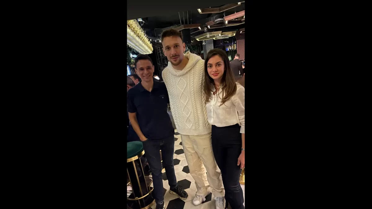 Cum arată iubitele fotbaliștilor de la națională. Au strălucit la brațul campionilor, după victoria de pe Arena Națională 26 Adi de la Vâlcea
