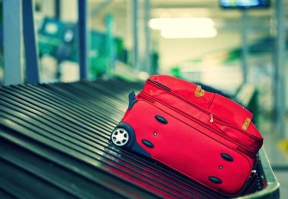 Ce au descoperit autoritățile pe aeroportul din Otopeni în bagajul unui pasager care călătorea la Londra? Autoritățile l-au săltat imediat 