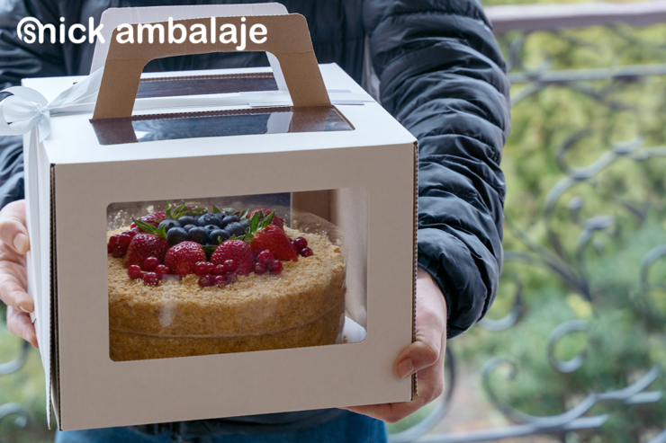 Cauți cutii tort personalizate cu maner pentru petrecere? La Snick Ambalaje ai ambalajele potrivite 25