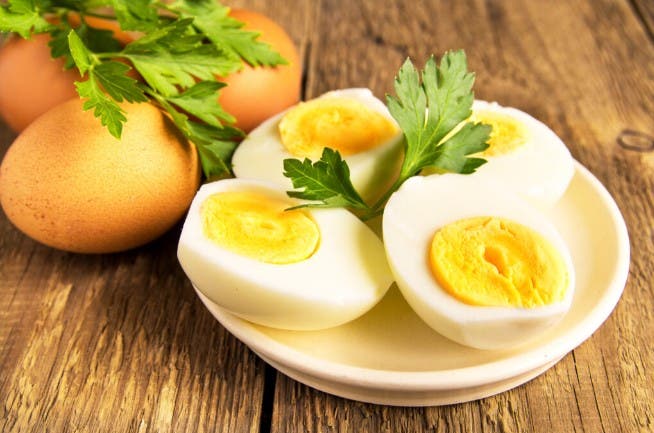 Câte ouă trebuie să mânânci, maximum, într-o săptămână, în funcție de vârstă? Tot ce trebuie să știi