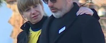 Cornel Dinicu strânge la piept patina fiului său mort.