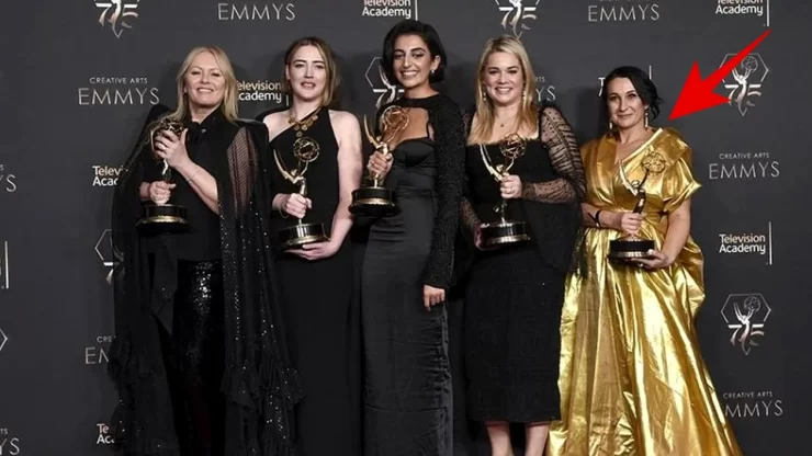Ea este românca ce a strălucit pe covorul roșu la decernarea premiilor Emmy. Bianca a primit trofeul și a făcut senzație alături de alte vedete de la Hollywood 25 Bianca Boeroiu