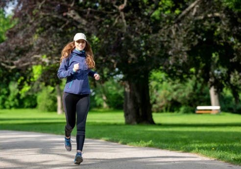 De ce să alergi măcar 10 minute pe zi? Previi insomnia și boli precum Alzheimer și Parkinson cu acest truc 