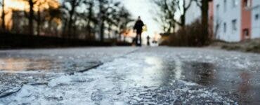 Risc de gheaţă neagră, cel mai periculos fenomen pe timp de iarnă. Directorul ANM anunţă „ger de crapă pietrele” în România