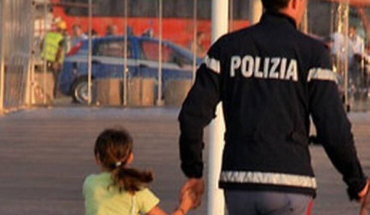 Caz halucinant în Italia! O fetiță româncă a fost dată afară din casă de Revelion. Un deputat celebru a intervenit imediat 25 copila abandonata Italia