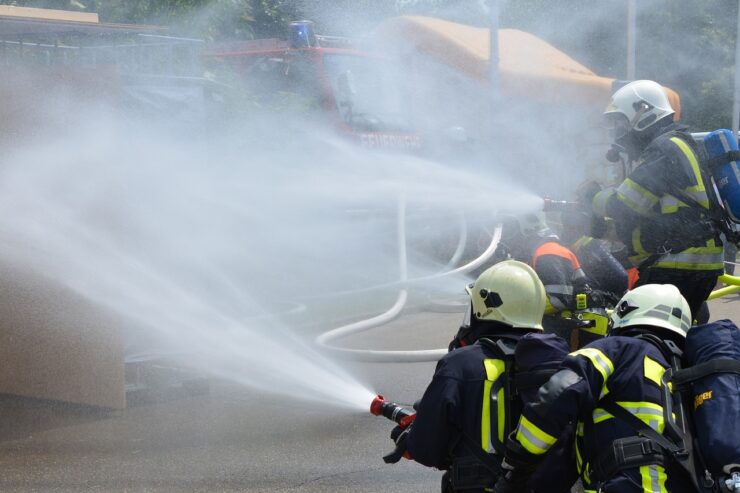 76 de persoane au murit într-un incendiu cumplit.