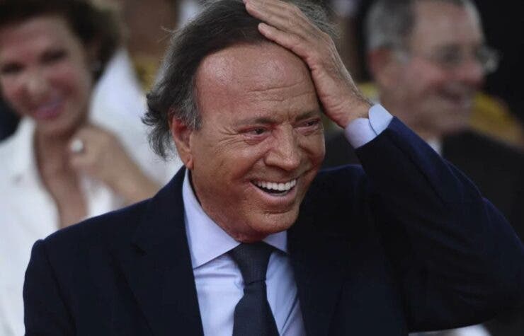 Julio Iglesias, reţinut pe aeroport în Republica Dominicană. Ce au găsit autoritățile în bagajele cântărețului