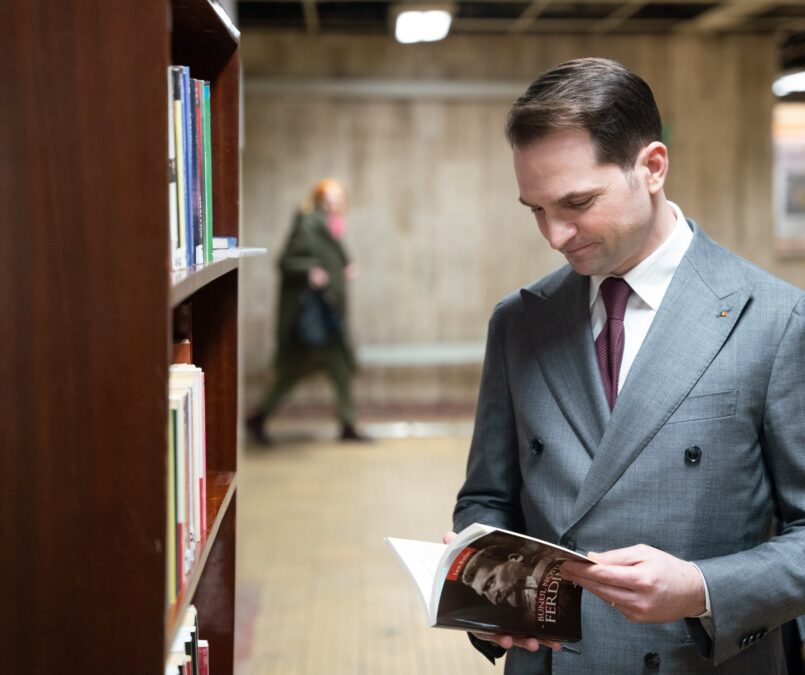 biblioteca la metrou
