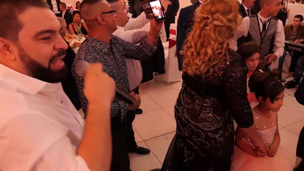 Florin Salam oferă un răspuns dur în scandalul cu mirii din Târgoviște. Replica artistului pentru cei care îl acuză de furt: ”Eu sunt șeful nunților” 26 bani