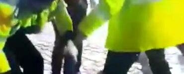 Femeie lovită cu picioarele de polițiști. Foto: Facebook / Cătălin Bulgaru