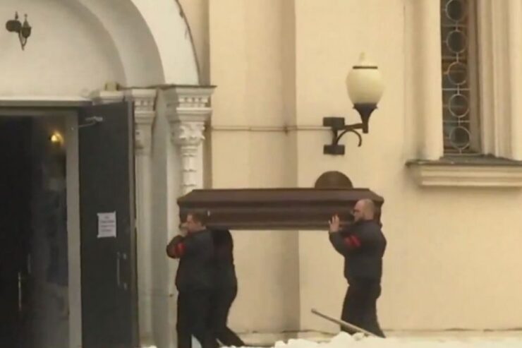Coadă de 1 kilometru la înmormântarea activistului rus Aleksei Navalnîi: „Nu ți-a fost frică! Nu ne este frică!” 25 Aleksei Navalnîi a fost condus pe ultimul drum.