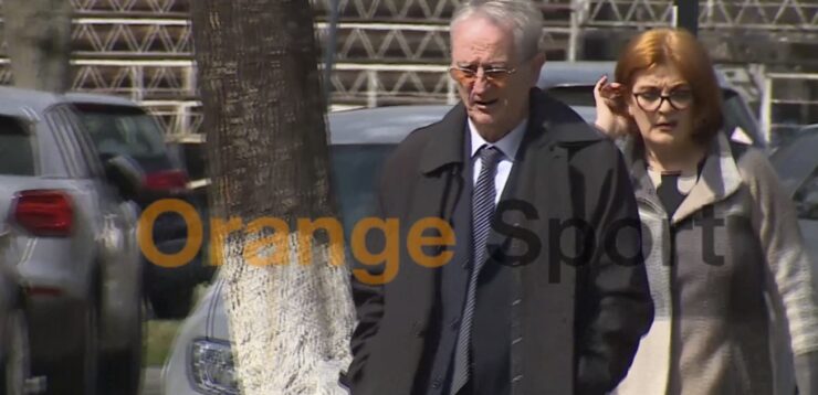 Cristian Gațu și-a lăsat soția de 80 de ani pentru o femeie mai tânără. Fostul mare handbalist se judecă cu fosta nevastă pentru bunuri 25 Cristian Gațu și actuala iubită. Foto: Orange Sport