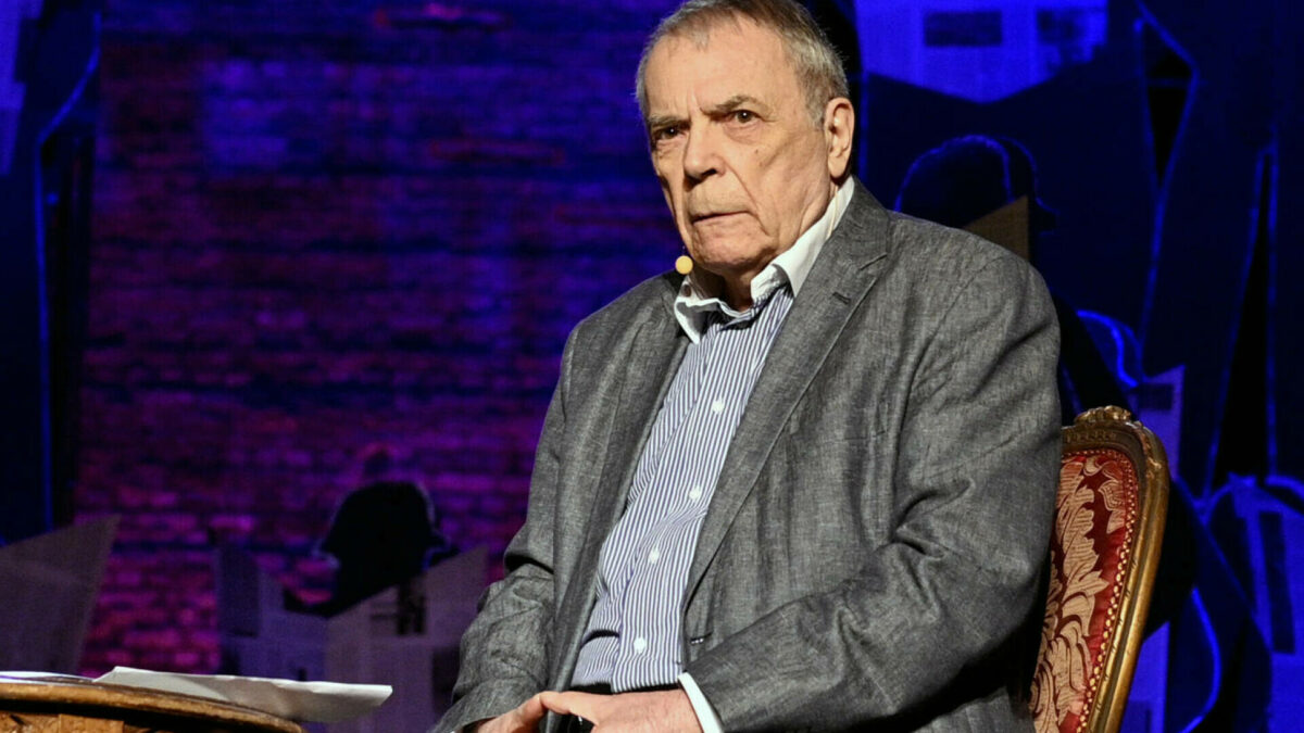 critică literară