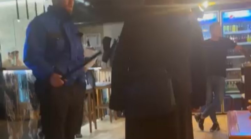 Incident șocant în Focșani! Un preot a fost bătut de un agent de pază dintr-un restaurant 26 agent de paza restaurant