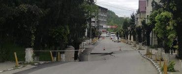 O strada s-a surpat în Slanic Prahova. Sursă foto: Antena 3