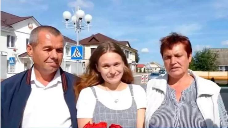 Povestea Iuliei, fata care si-a regăsit parinții după 20 de ani. Fusese furată din tren când avea 4 ani 25