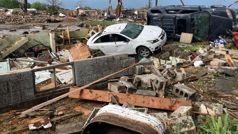 Imaginile groazei dintr-un orășel de 2.000 de persoane! Tornada a făcut ravagii și a luat vieți pe bandă rulantă | FOTO 26 Greenfield