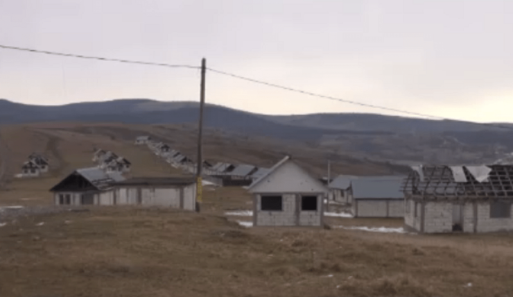 Satul din România unde o casă costă doar 250 de euro. De ce prețurile sunt atât de mici 25 Satul unde casele se vând cu 250 de euro. Sursă foto: observatorph.ro