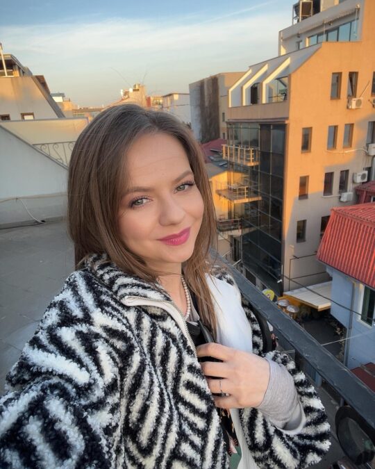 Câți bani trebuie să scoți din buzunare pentru cursul de actorie al Fetiței Zurli. Vero Căliman este într-o nouă etapă în viața sa artistică 26 actorie